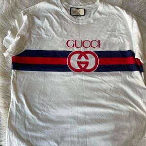 Authentic Gucci men’s logo print.